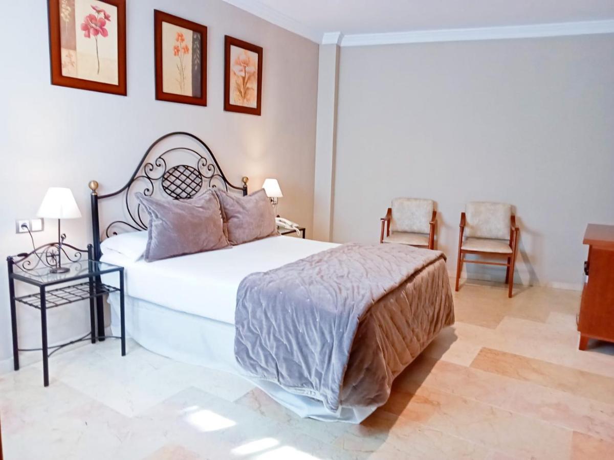 Hotel Sol Sanlucar Sanlúcar la Mayor Esterno foto