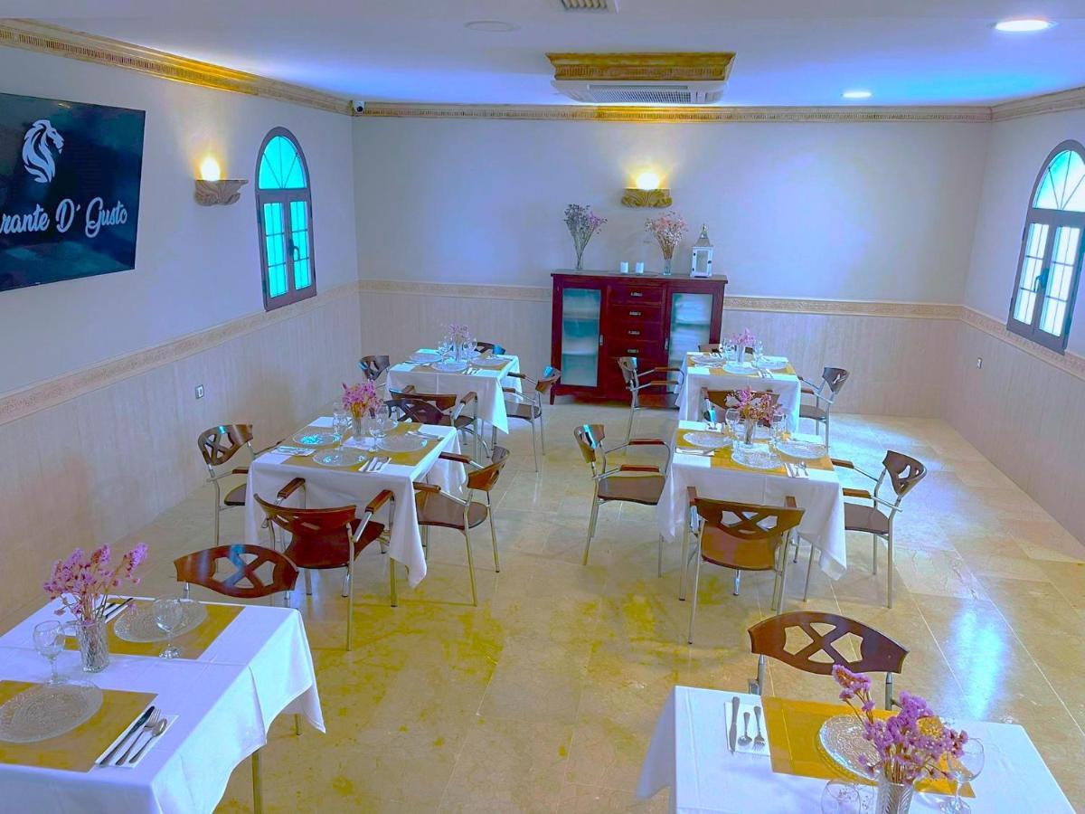 Hotel Sol Sanlucar Sanlúcar la Mayor Esterno foto